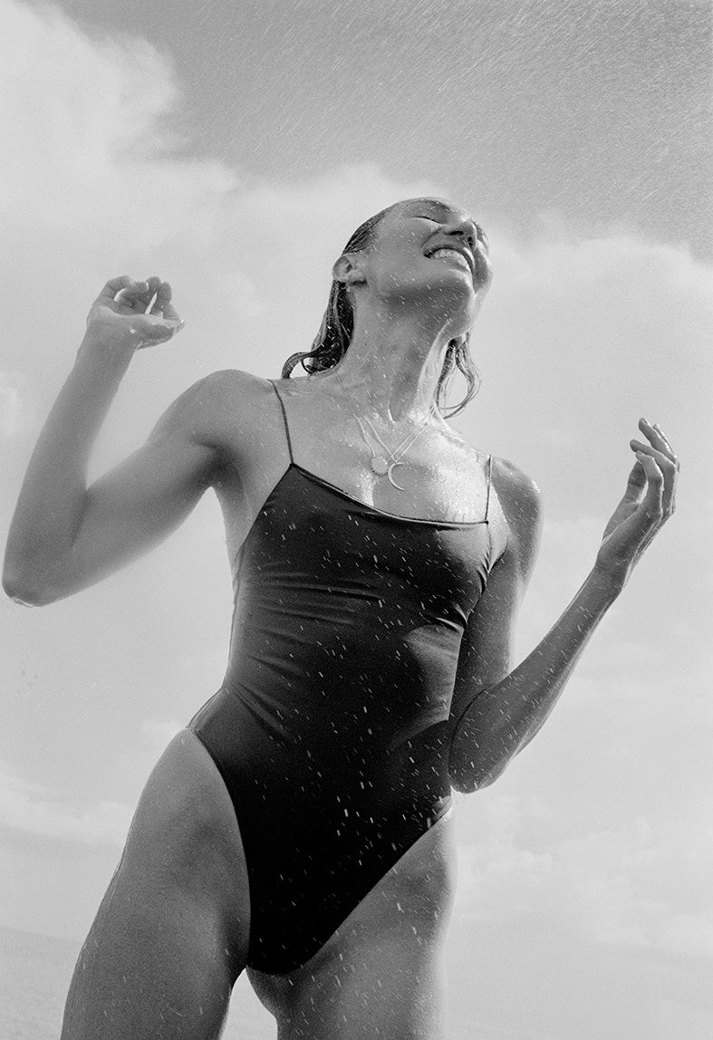 the sculpting C in black compression - Image 3